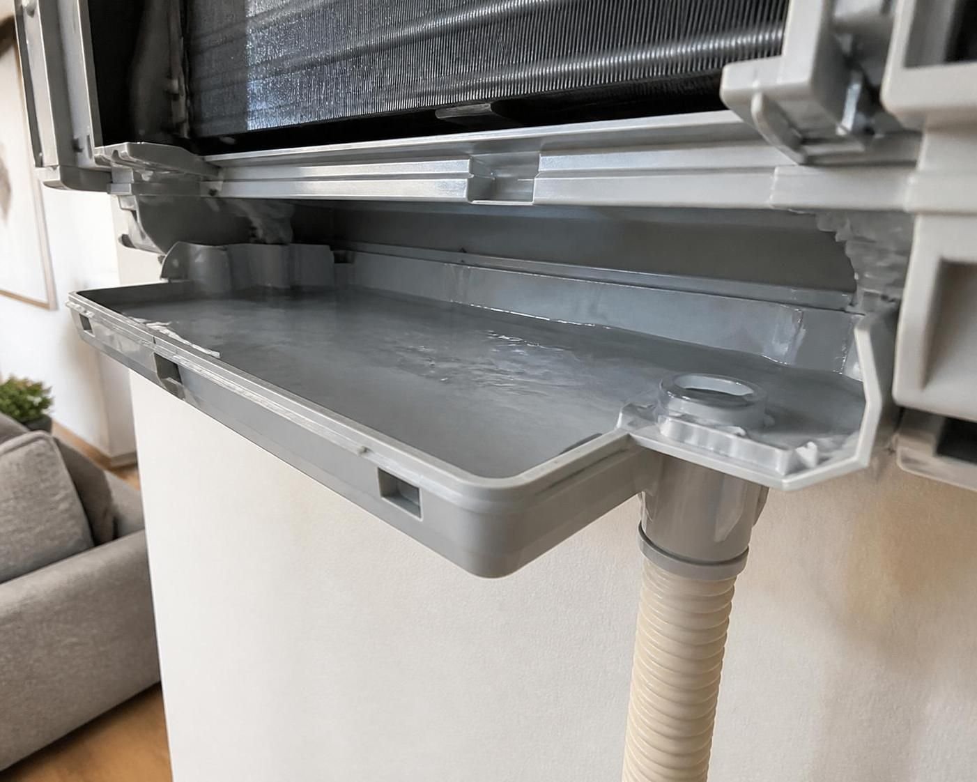 comment nettoyer, entretenir et déboucher efficacement le bac à condensat de votre climatisation pour assurer son bon fonctionnement et éviter les problèmes d'humidité.