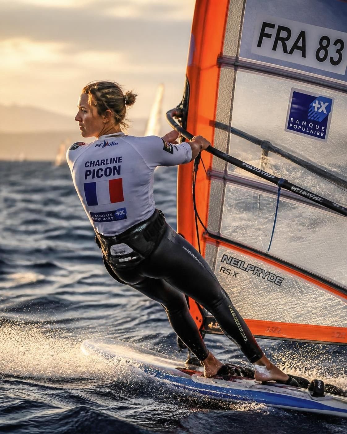 le parcours inspirant et le palmarès impressionnant de charline picon, championne olympique de voile reconnue pour ses exploits et sa détermination.