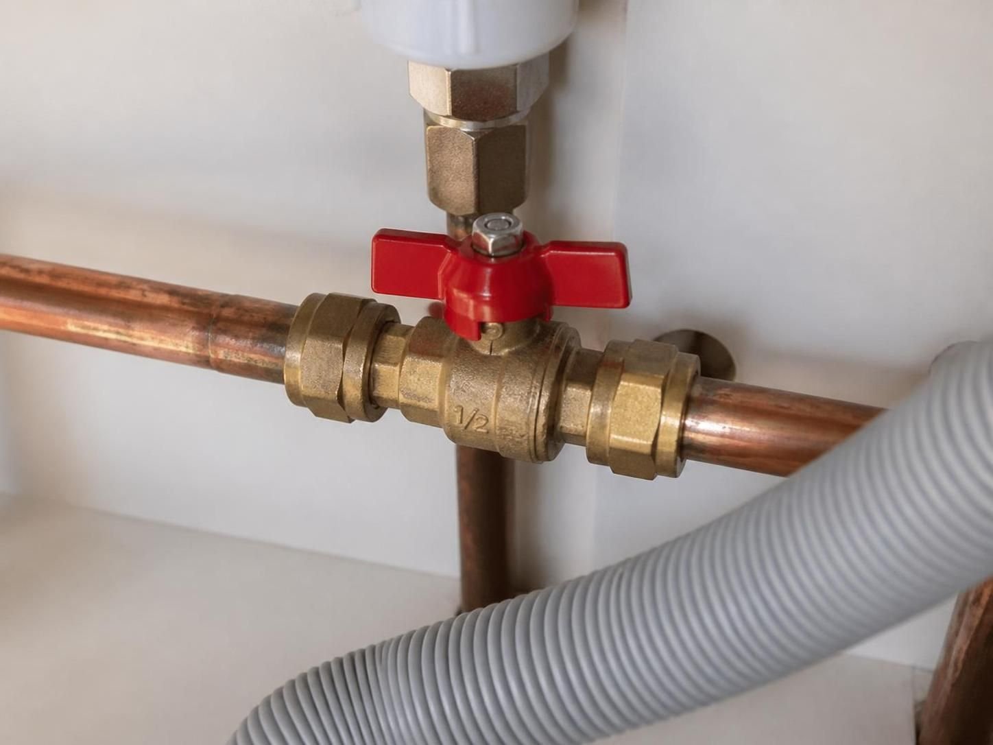 où trouver le robinet d'arrêt général dans votre habitation et apprenez à le manœuvrer facilement pour couper l'eau en cas d'urgence.